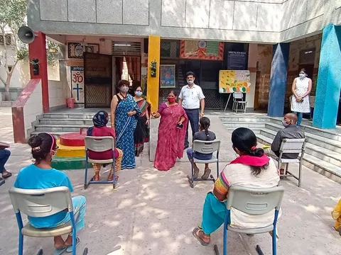 हरी नगर आश्रम, सब्ज़ी मंडी प्राइमरी कन्या विद्यालय में राशन किट वितरण — 2