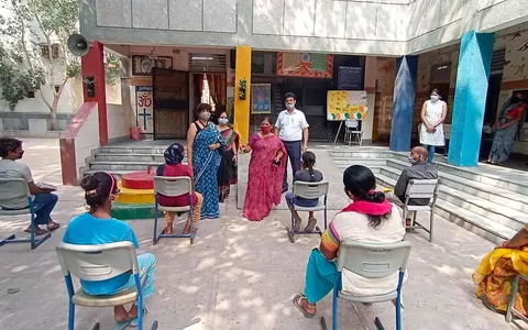 हरी नगर आश्रम, सब्ज़ी मंडी प्राइमरी कन्या विद्यालय में राशन किट वितरण