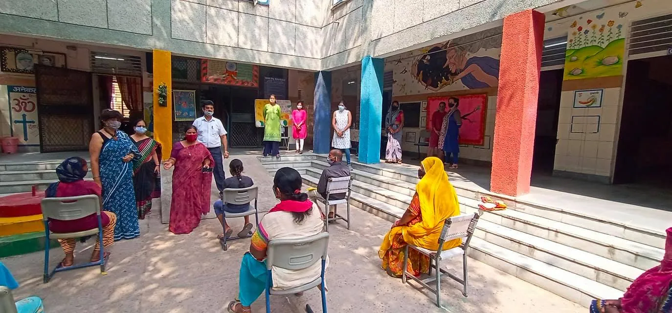 हरी नगर आश्रम, सब्ज़ी मंडी प्राइमरी कन्या विद्यालय में राशन किट वितरण — तस्वीर 4 में से 20