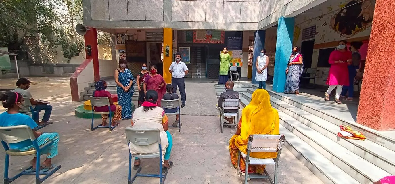 हरी नगर आश्रम, सब्ज़ी मंडी प्राइमरी कन्या विद्यालय में राशन किट वितरण — तस्वीर 5 में से 20