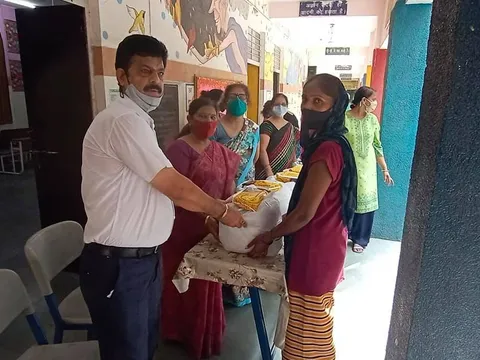 हरी नगर आश्रम, सब्ज़ी मंडी प्राइमरी कन्या विद्यालय में राशन किट वितरण — 7