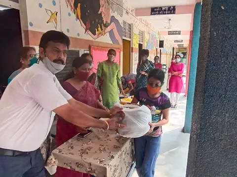 हरी नगर आश्रम, सब्ज़ी मंडी प्राइमरी कन्या विद्यालय में राशन किट वितरण — 8