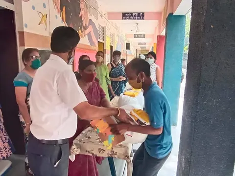 हरी नगर आश्रम, सब्ज़ी मंडी प्राइमरी कन्या विद्यालय में राशन किट वितरण — 9