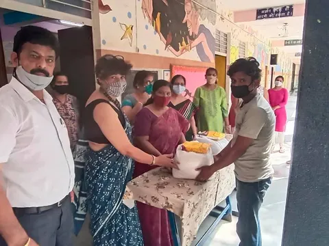 हरी नगर आश्रम, सब्ज़ी मंडी प्राइमरी कन्या विद्यालय में राशन किट वितरण — 10