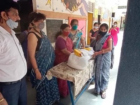 हरी नगर आश्रम, सब्ज़ी मंडी प्राइमरी कन्या विद्यालय में राशन किट वितरण — 11