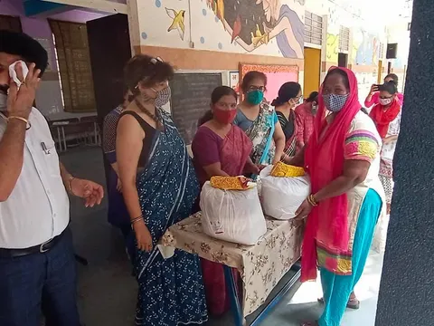 हरी नगर आश्रम, सब्ज़ी मंडी प्राइमरी कन्या विद्यालय में राशन किट वितरण — 12