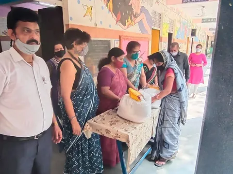 हरी नगर आश्रम, सब्ज़ी मंडी प्राइमरी कन्या विद्यालय में राशन किट वितरण — 13
