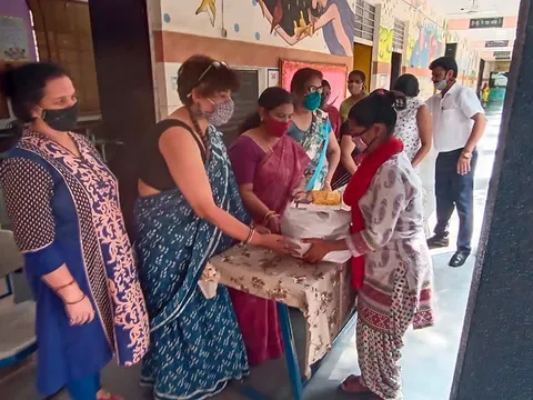 हरी नगर आश्रम, सब्ज़ी मंडी प्राइमरी कन्या विद्यालय में राशन किट वितरण — 16