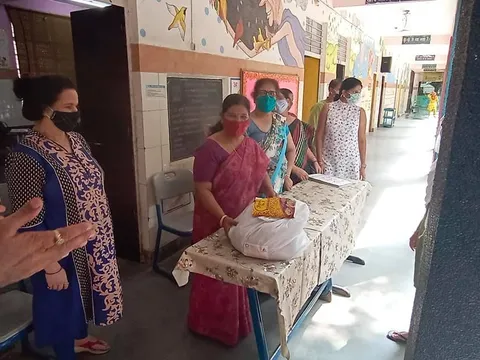 हरी नगर आश्रम, सब्ज़ी मंडी प्राइमरी कन्या विद्यालय में राशन किट वितरण — 18