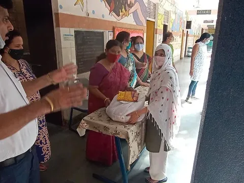 हरी नगर आश्रम, सब्ज़ी मंडी प्राइमरी कन्या विद्यालय में राशन किट वितरण — 19
