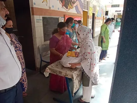 हरी नगर आश्रम, सब्ज़ी मंडी प्राइमरी कन्या विद्यालय में राशन किट वितरण — 20