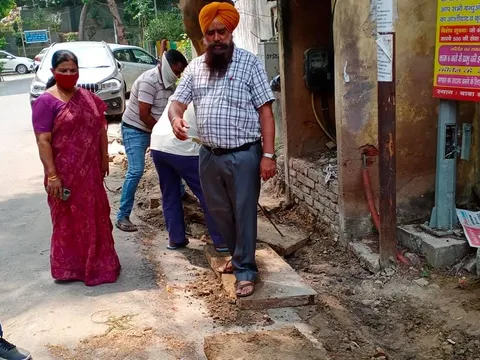सिद्धार्थ एक्सटेंशन पॉकेट A में मानसून-पूर्व नाली सफाई अभियान