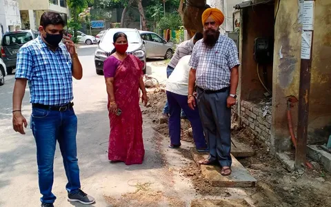 सिद्धार्थ एक्सटेंशन पॉकेट A में मानसून-पूर्व नाली सफाई अभियान