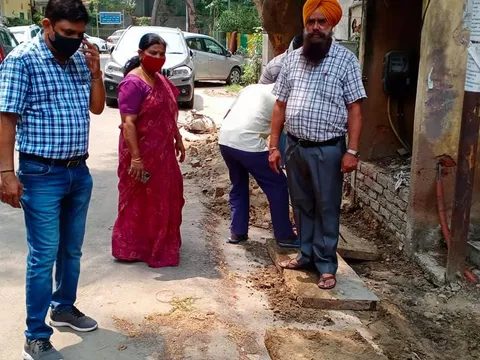 सिद्धार्थ एक्सटेंशन पॉकेट A में मानसून-पूर्व नाली सफाई अभियान — 3