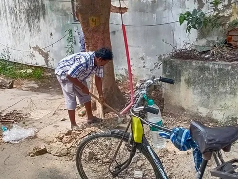 सिद्धार्थ एक्सटेंशन पॉकेट A में मानसून-पूर्व नाली सफाई अभियान — 6