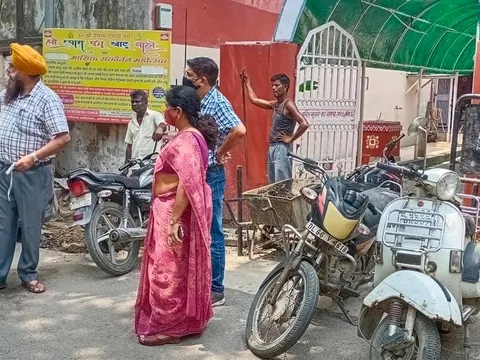 सिद्धार्थ एक्सटेंशन पॉकेट A में मानसून-पूर्व नाली सफाई अभियान — 10