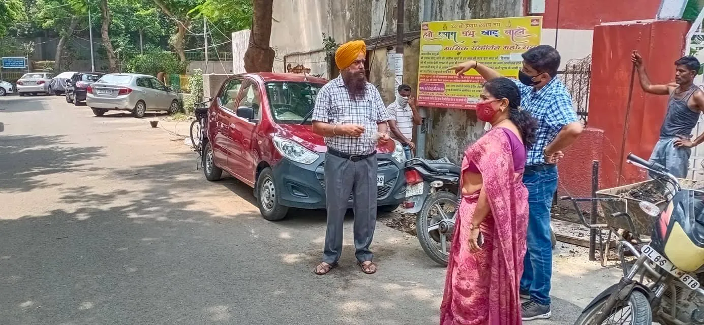सिद्धार्थ एक्सटेंशन पॉकेट A में मानसून-पूर्व नाली सफाई अभियान — तस्वीर 11 में से 13