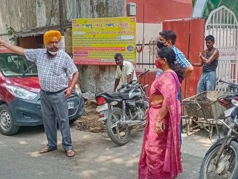 सिद्धार्थ एक्सटेंशन पॉकेट A में मानसून-पूर्व नाली सफाई अभियान — 12