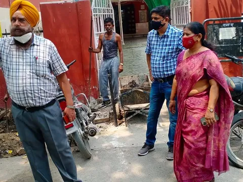 सिद्धार्थ एक्सटेंशन पॉकेट A में मानसून-पूर्व नाली सफाई अभियान — 13