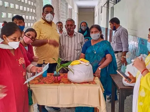 सराय काले खां एसडीएमसी स्कूल में बच्चों को राशन किट वितरण — 2