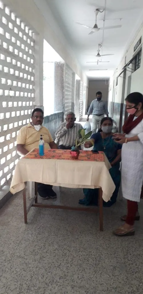 सराय काले खां एसडीएमसी स्कूल में बच्चों को राशन किट वितरण — तस्वीर 3 में से 16