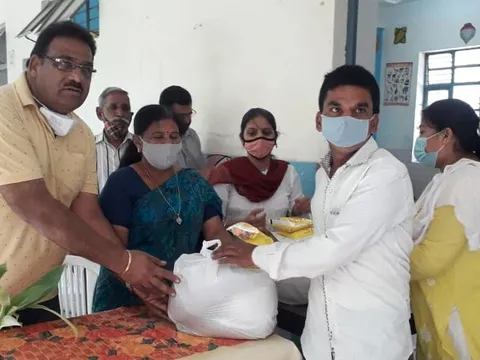 सराय काले खां एसडीएमसी स्कूल में बच्चों को राशन किट वितरण — 6