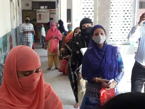 सराय काले खां एसडीएमसी स्कूल में बच्चों को राशन किट वितरण — 8