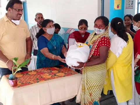 सराय काले खां एसडीएमसी स्कूल में बच्चों को राशन किट वितरण — 12