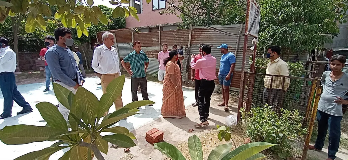 नगली रजापुर में टेनिस कोर्ट की चारदीवारी का शिलान्यास — तस्वीर 2 में से 7