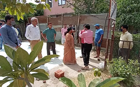 नगली रजापुर में टेनिस कोर्ट की चारदीवारी का शिलान्यास