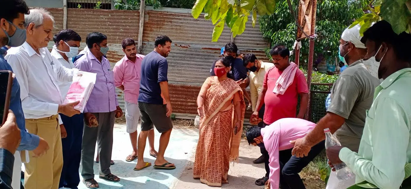 नगली रजापुर में टेनिस कोर्ट की चारदीवारी का शिलान्यास — तस्वीर 4 में से 7