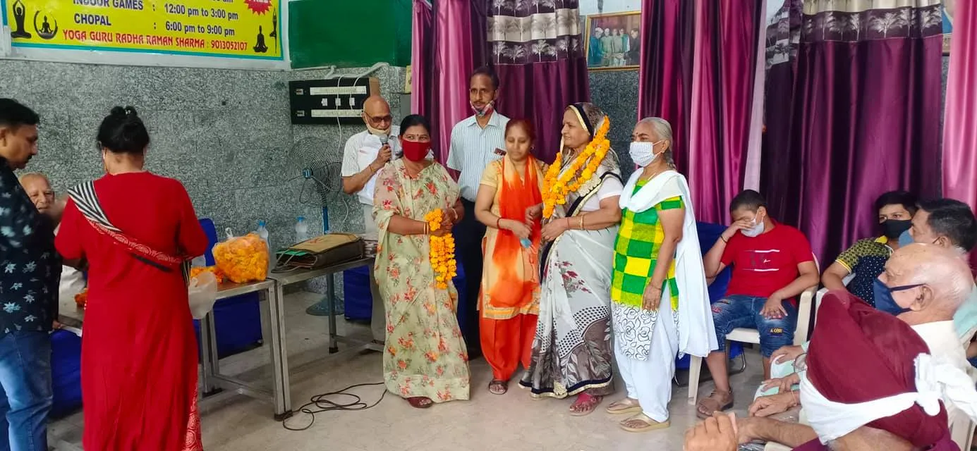सनलाइट कॉलोनी-2 सीनियर सिटीजन हट में जन्मदिन समारोह — तस्वीर 2 में से 14