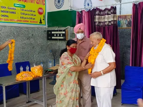 सनलाइट कॉलोनी-2 सीनियर सिटीजन हट में जन्मदिन समारोह — 3