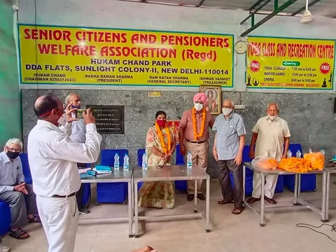 सनलाइट कॉलोनी-2 सीनियर सिटीजन हट में जन्मदिन समारोह — 4
