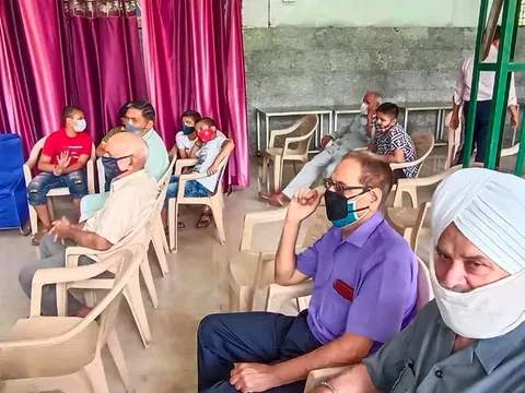 सनलाइट कॉलोनी-2 सीनियर सिटीजन हट में जन्मदिन समारोह — 8