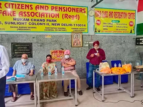 सनलाइट कॉलोनी-2 सीनियर सिटीजन हट में जन्मदिन समारोह — 10