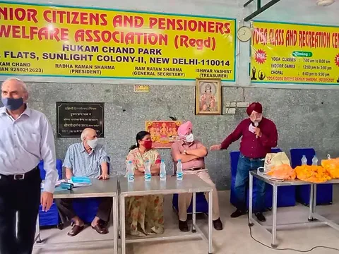 सनलाइट कॉलोनी-2 सीनियर सिटीजन हट में जन्मदिन समारोह — 11