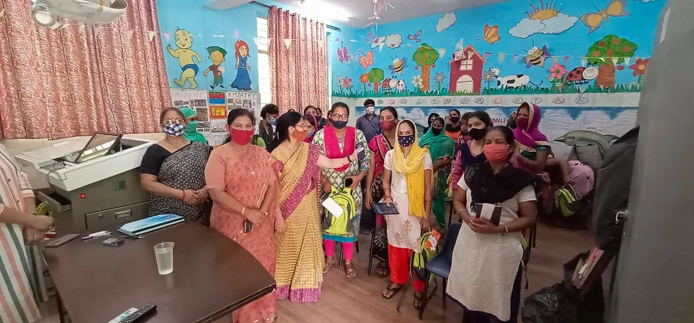 जीवन नगर एसडीएमसी स्कूल में अभिभावक-शिक्षक बैठक — तस्वीर 4 में से 11