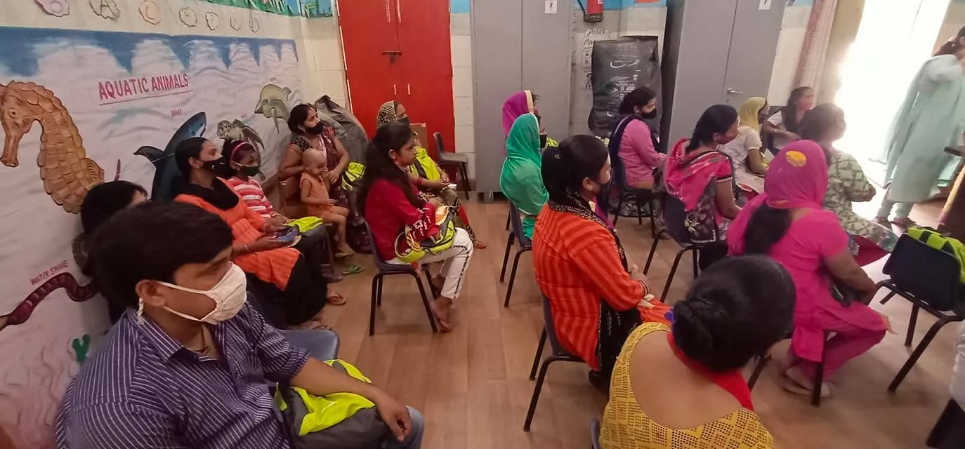जीवन नगर एसडीएमसी स्कूल में अभिभावक-शिक्षक बैठक — तस्वीर 8 में से 11
