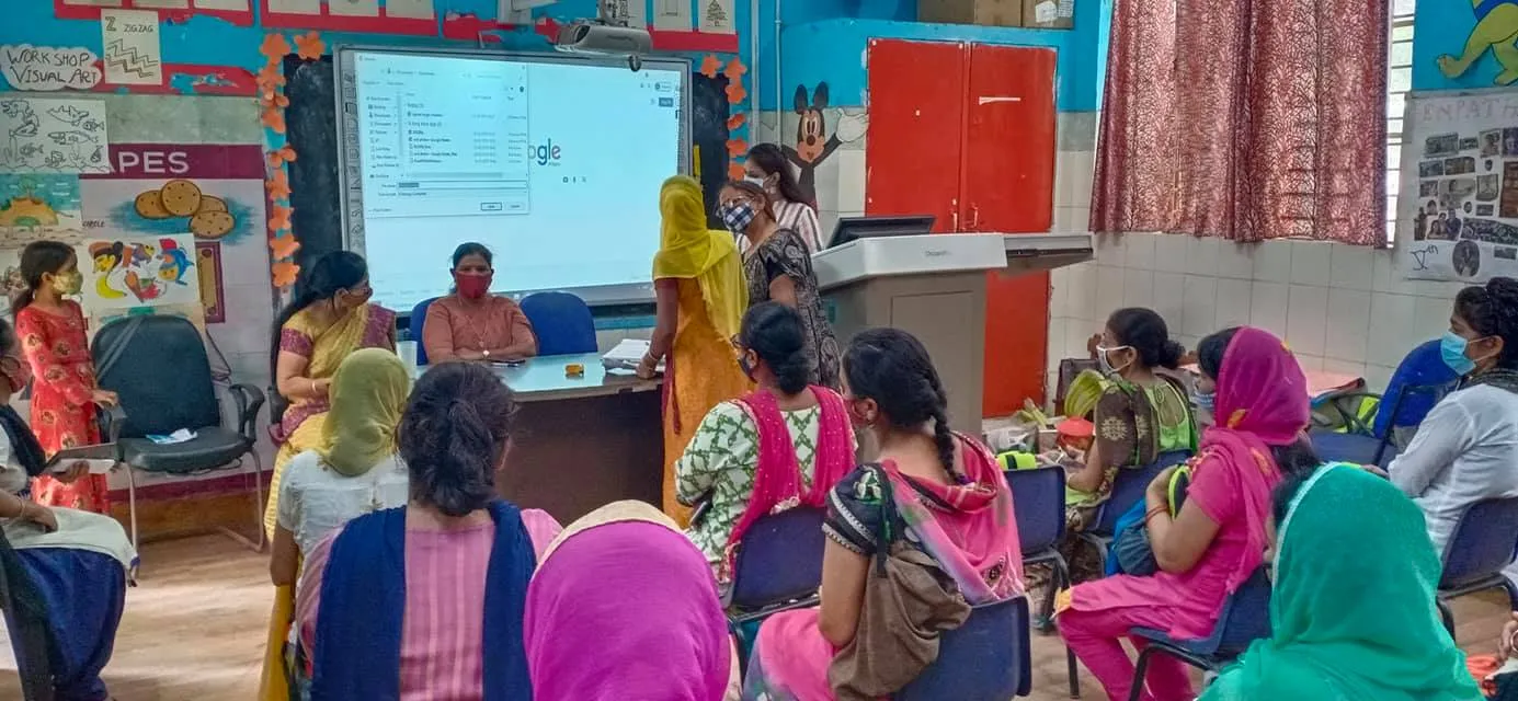 जीवन नगर एसडीएमसी स्कूल में अभिभावक-शिक्षक बैठक — तस्वीर 10 में से 11