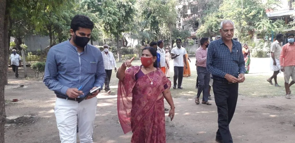 सनलाइट कॉलोनी-2 स्टोर वाले पार्क का आरडब्ल्यूए संग निरीक्षण — तस्वीर 9 में से 12