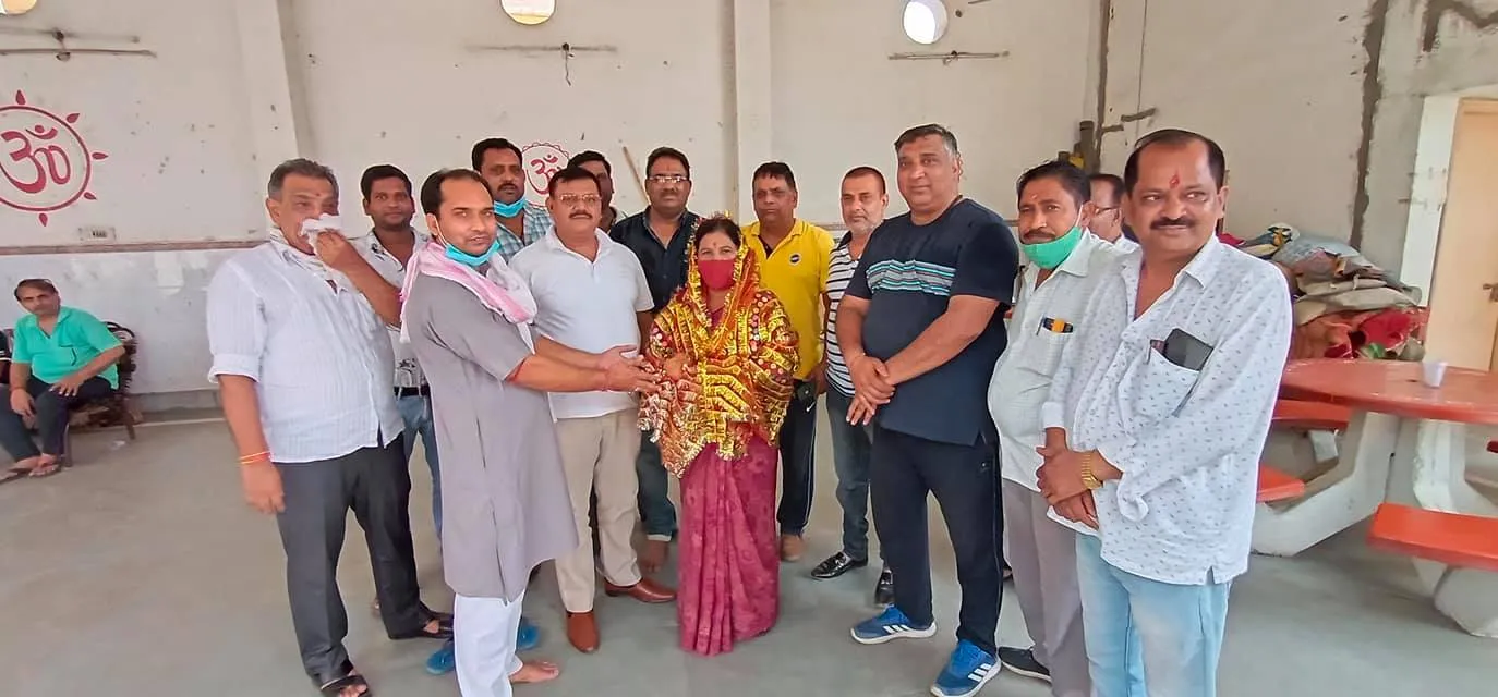 सराय काले खां शिव मंदिर में पूजा-अर्चना एवं आरडब्ल्यूए संग निरीक्षण — तस्वीर 4 में से 24
