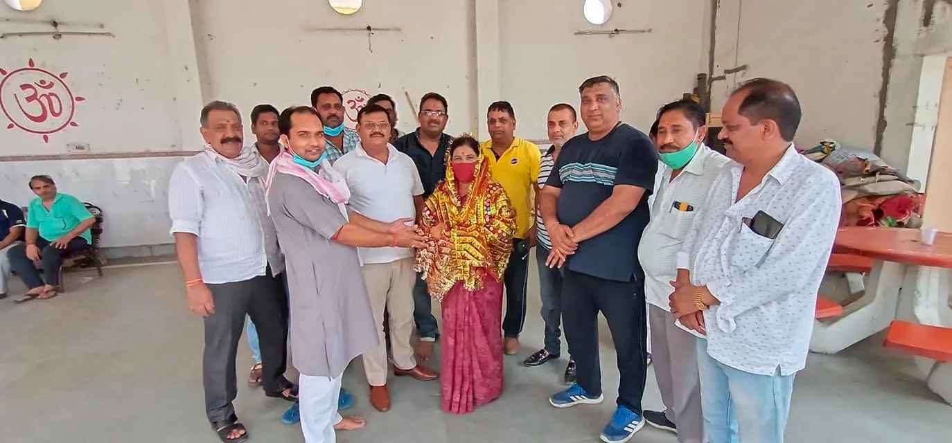सराय काले खां शिव मंदिर में पूजा-अर्चना एवं आरडब्ल्यूए संग निरीक्षण — तस्वीर 5 में से 24