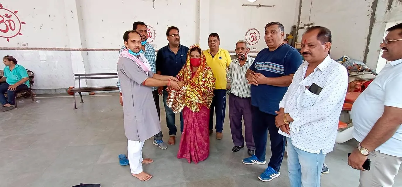 सराय काले खां शिव मंदिर में पूजा-अर्चना एवं आरडब्ल्यूए संग निरीक्षण — तस्वीर 7 में से 24