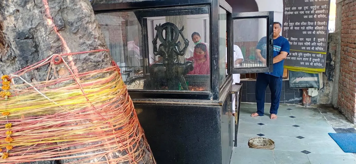 सराय काले खां शिव मंदिर में पूजा-अर्चना एवं आरडब्ल्यूए संग निरीक्षण — तस्वीर 11 में से 24