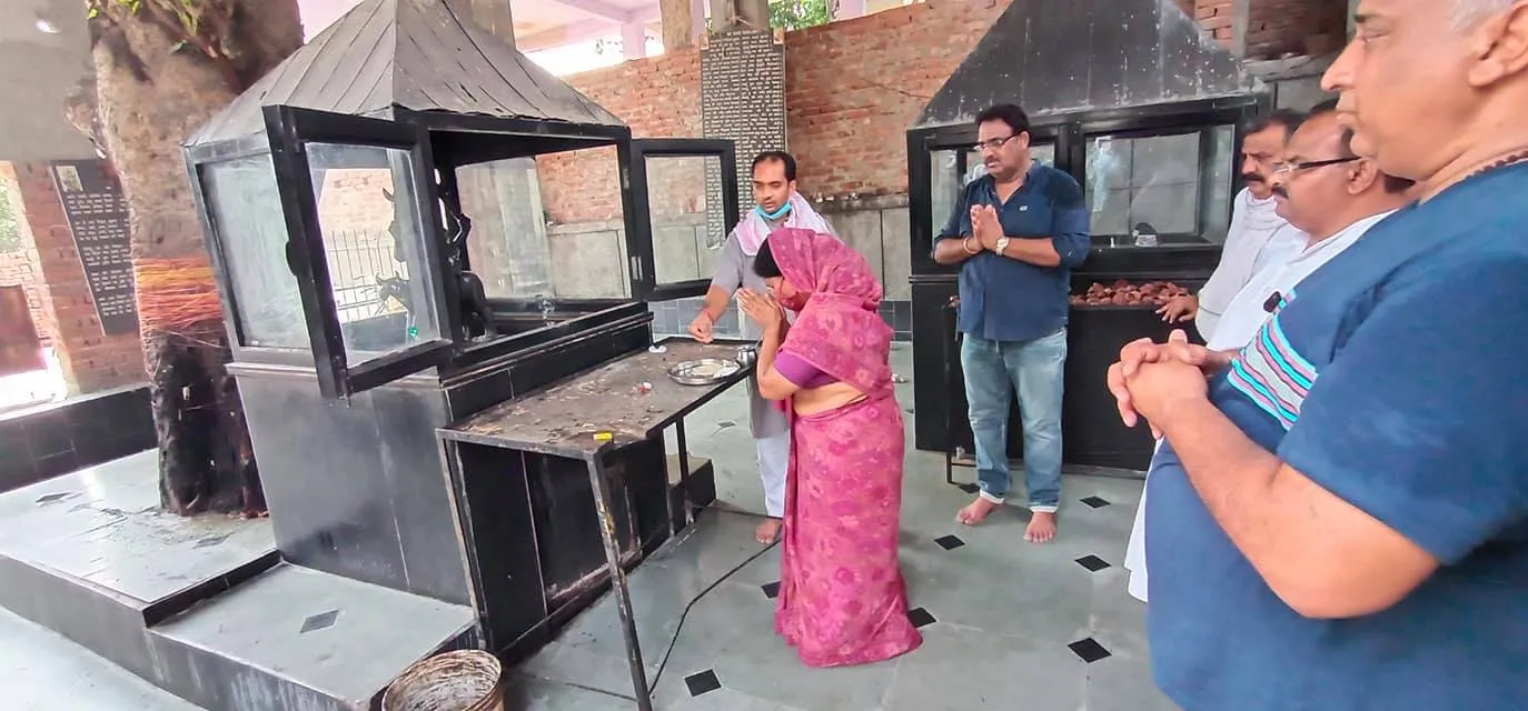 सराय काले खां शिव मंदिर में पूजा-अर्चना एवं आरडब्ल्यूए संग निरीक्षण — तस्वीर 12 में से 24