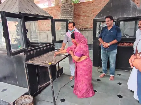 सराय काले खां शिव मंदिर में पूजा-अर्चना एवं आरडब्ल्यूए संग निरीक्षण — 13