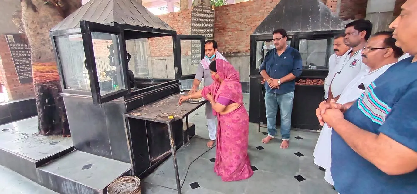 सराय काले खां शिव मंदिर में पूजा-अर्चना एवं आरडब्ल्यूए संग निरीक्षण — तस्वीर 13 में से 24