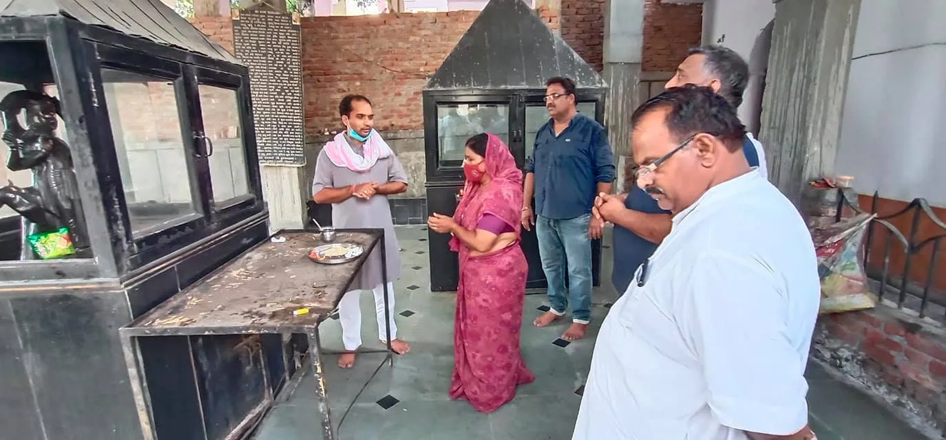 सराय काले खां शिव मंदिर में पूजा-अर्चना एवं आरडब्ल्यूए संग निरीक्षण — तस्वीर 14 में से 24