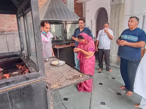 सराय काले खां शिव मंदिर में पूजा-अर्चना एवं आरडब्ल्यूए संग निरीक्षण — 15
